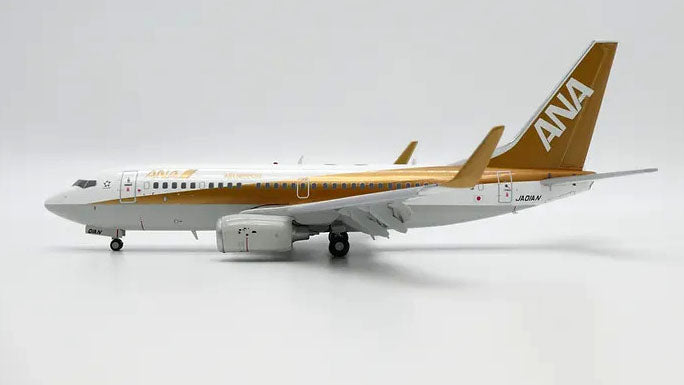 1/400 ANA B737 全日空 ゴールドジェット ANA B737-700 「ゴールド