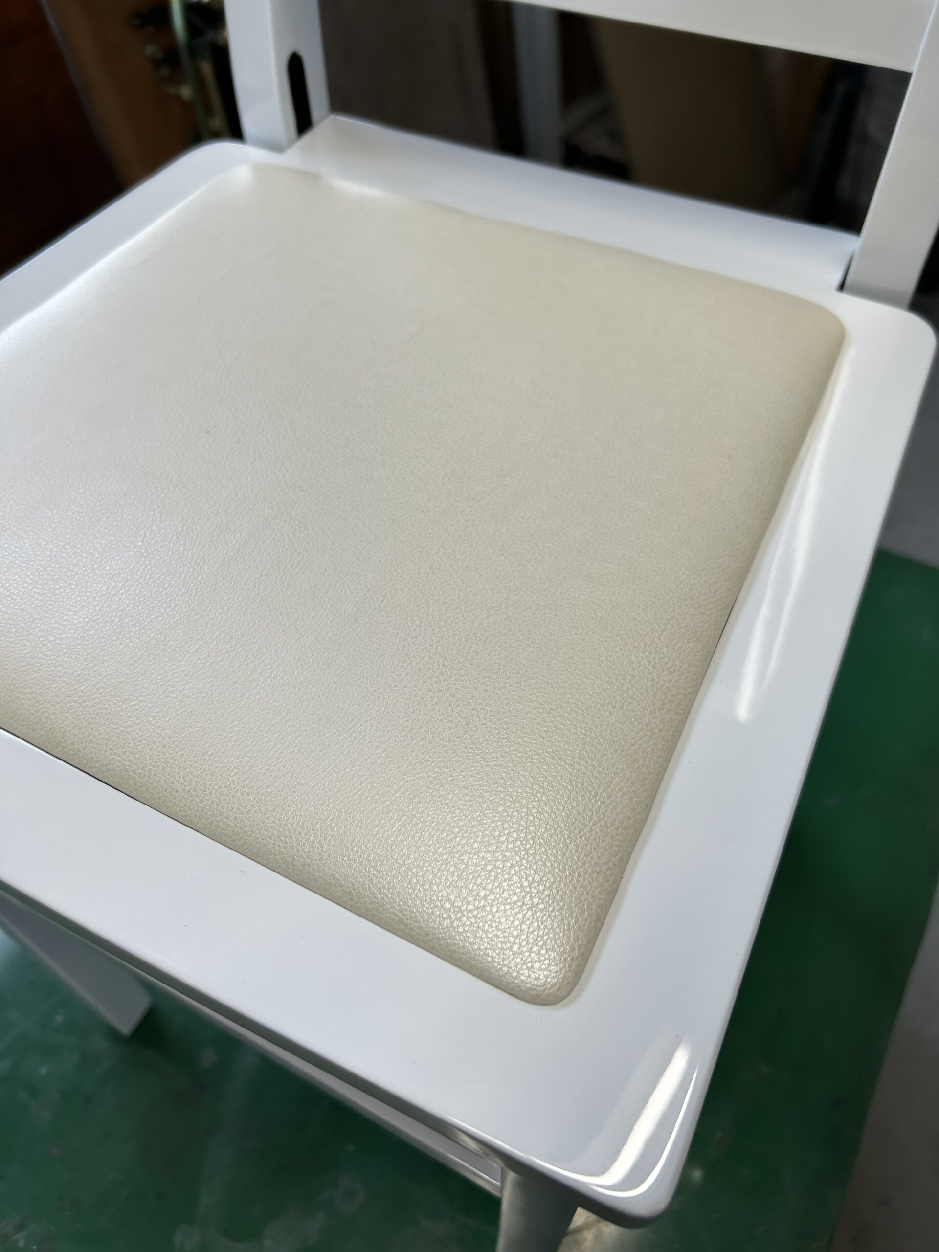 中古販売用トムソン椅子/ホワイト - ピアノクリニック浜松