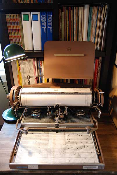 亮月写植室＊使用タイプライター