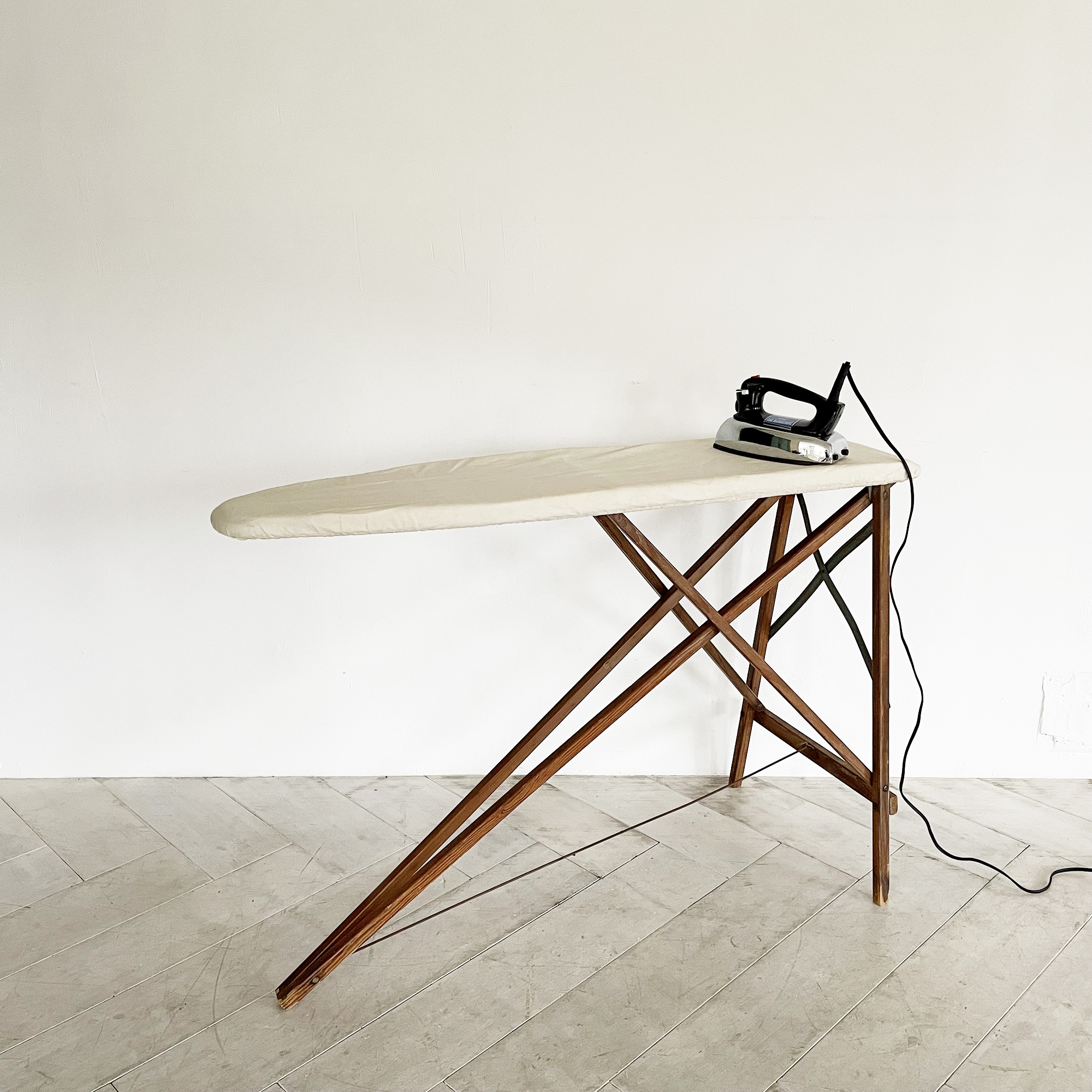 イギリス アンティーク アイロン台 折りたたみ式 ディスプレイ台