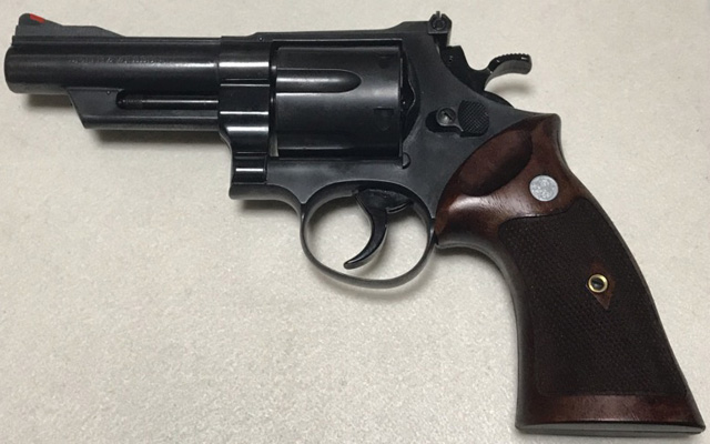 コクサイ／S&W M29 4インチにCAW(MULE)製ウォルナットウッドグリップ