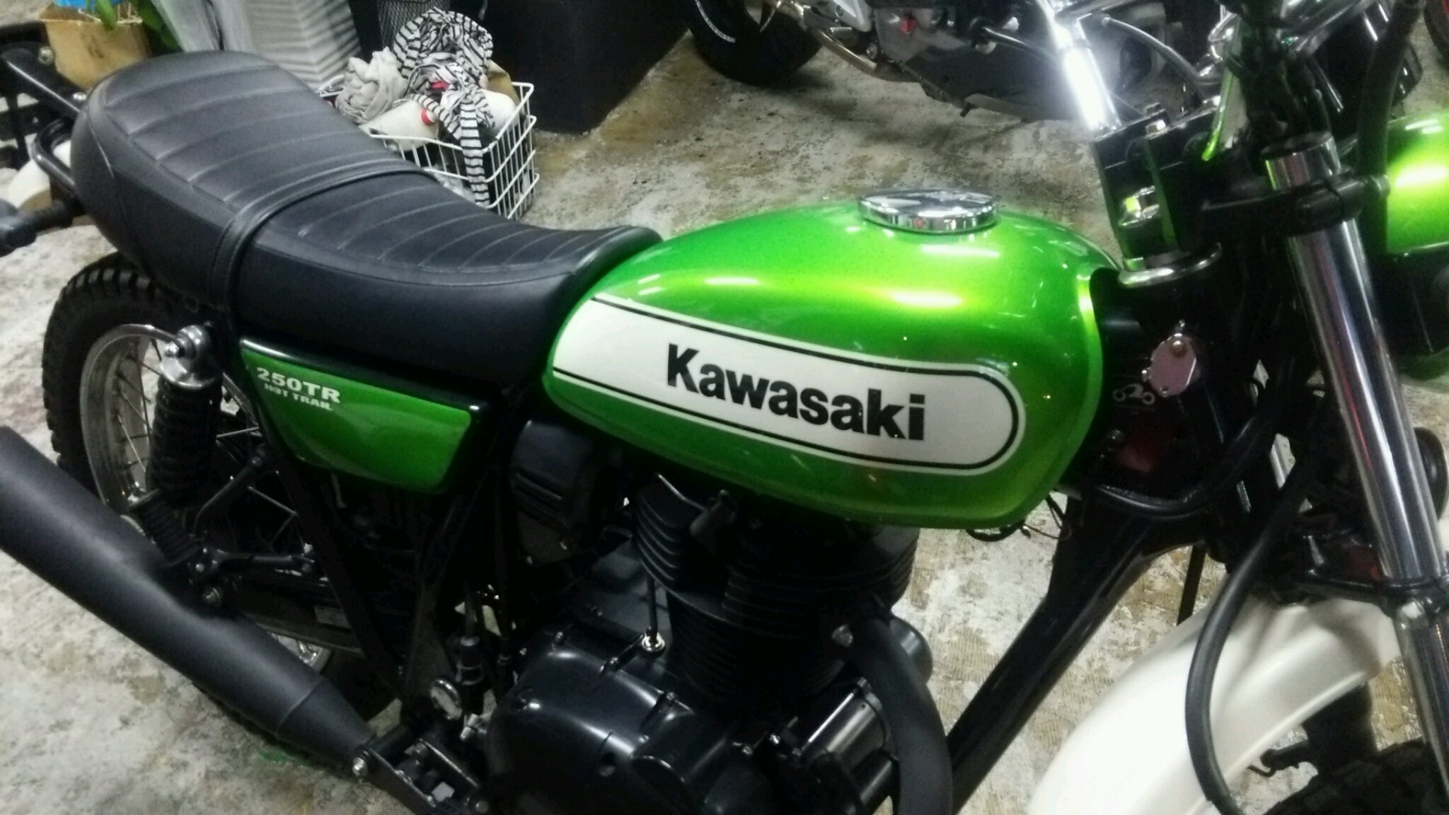 美品】Kawasaki 250TR純正タンク グリーン Kawasaki 250TR純正タンク