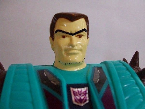 何度も何度も蘇る不死身のトランスフォーマー。プリテンダー スター