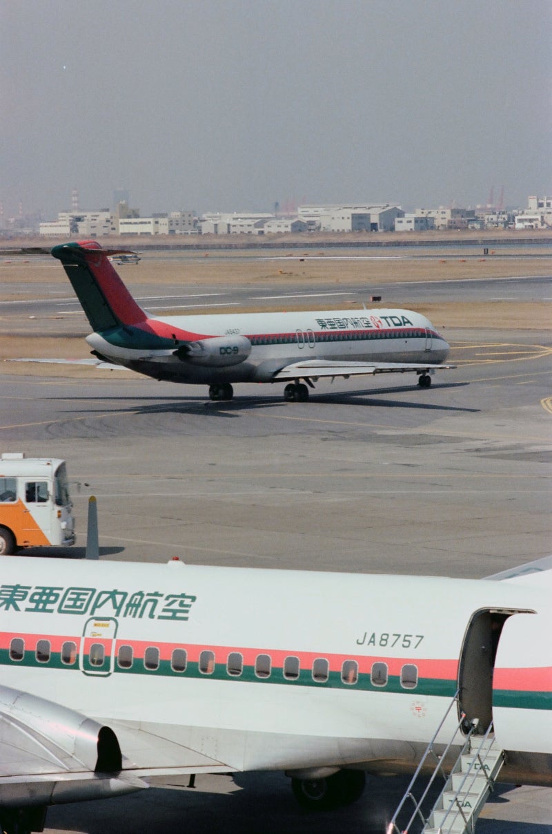 東亜国内航空（TDA）固定資産プレート 飛行機（昭和62年）▷エアバス