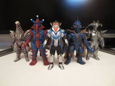 ダークネスファイブ2台BANDAI ソフビ ウルトラマンゼロの新たな敵