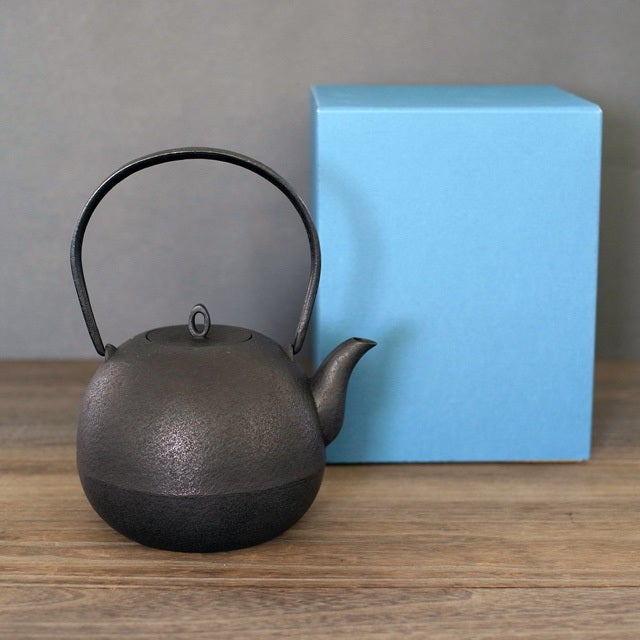 南部鉄瓶：高橋大益作「まるっこ鉄瓶」2点入荷のご案内 | 鉄蔵comのブログ