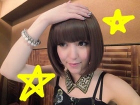 値下げ】【激レア】黒崎真音 UNDER SHATT サイン入りポスター 2025年