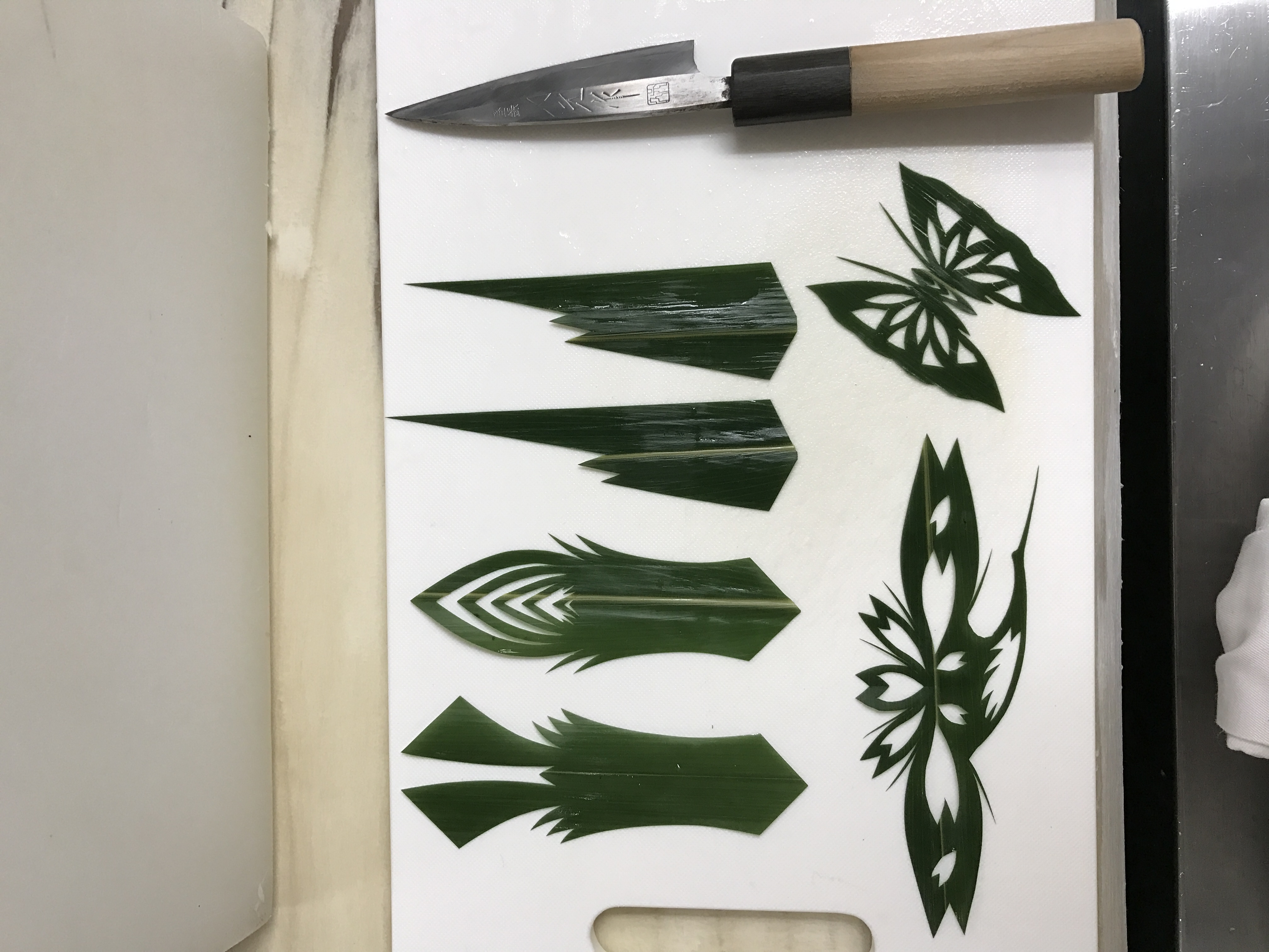 笹切り・葉らん切りの技法 : 剣笹、せきしょ、敷笹・敷葉らん、化粧