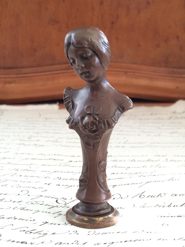 サマーセール。アールヌーボー風 ブロンズ彫刻 女性とイルカ