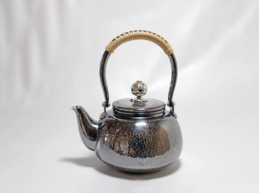 純銀刻印 槌目 銀瓶 387g トウオ 東さ7-0607☆2F 純銀刻印槌目銀瓶387g