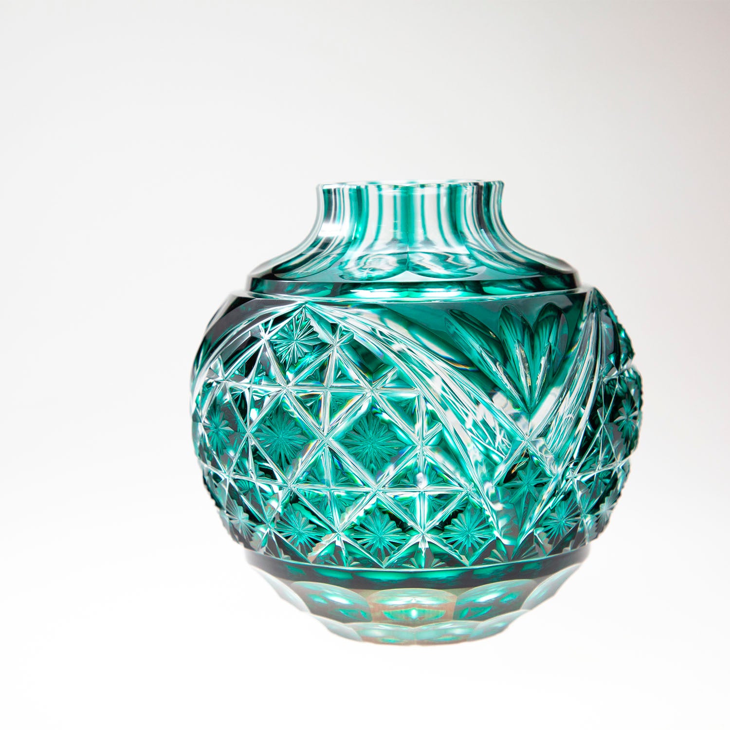 島津薩摩切子】 創作 丸花器 cut28 – ㈱島津興業 島津薩摩切子