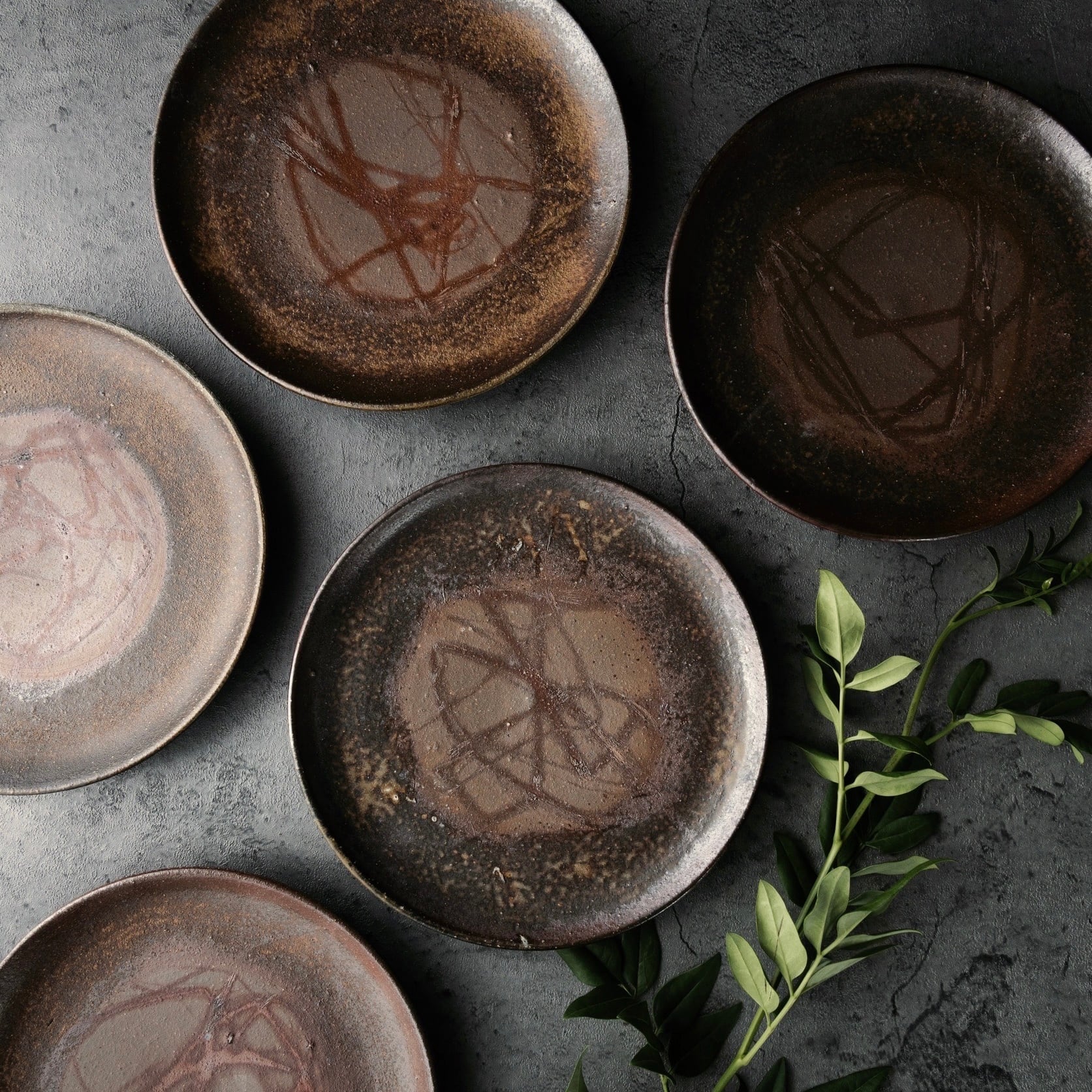 ルビーエンボスプレート［備前焼］