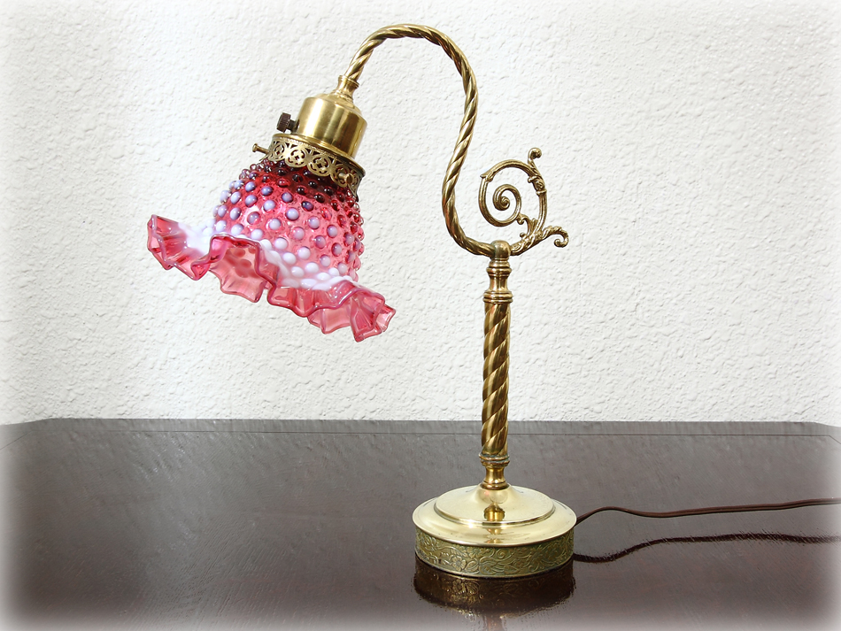 フェントンFenton ホブネイル/クランベリーガラステーブルランプ