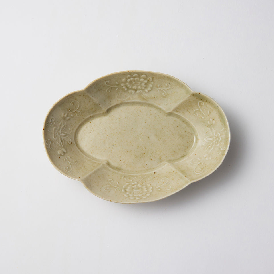 鈴木しのぶ 灰釉陽刻花文木瓜向付 ｜Discover Japan 公式オンライン