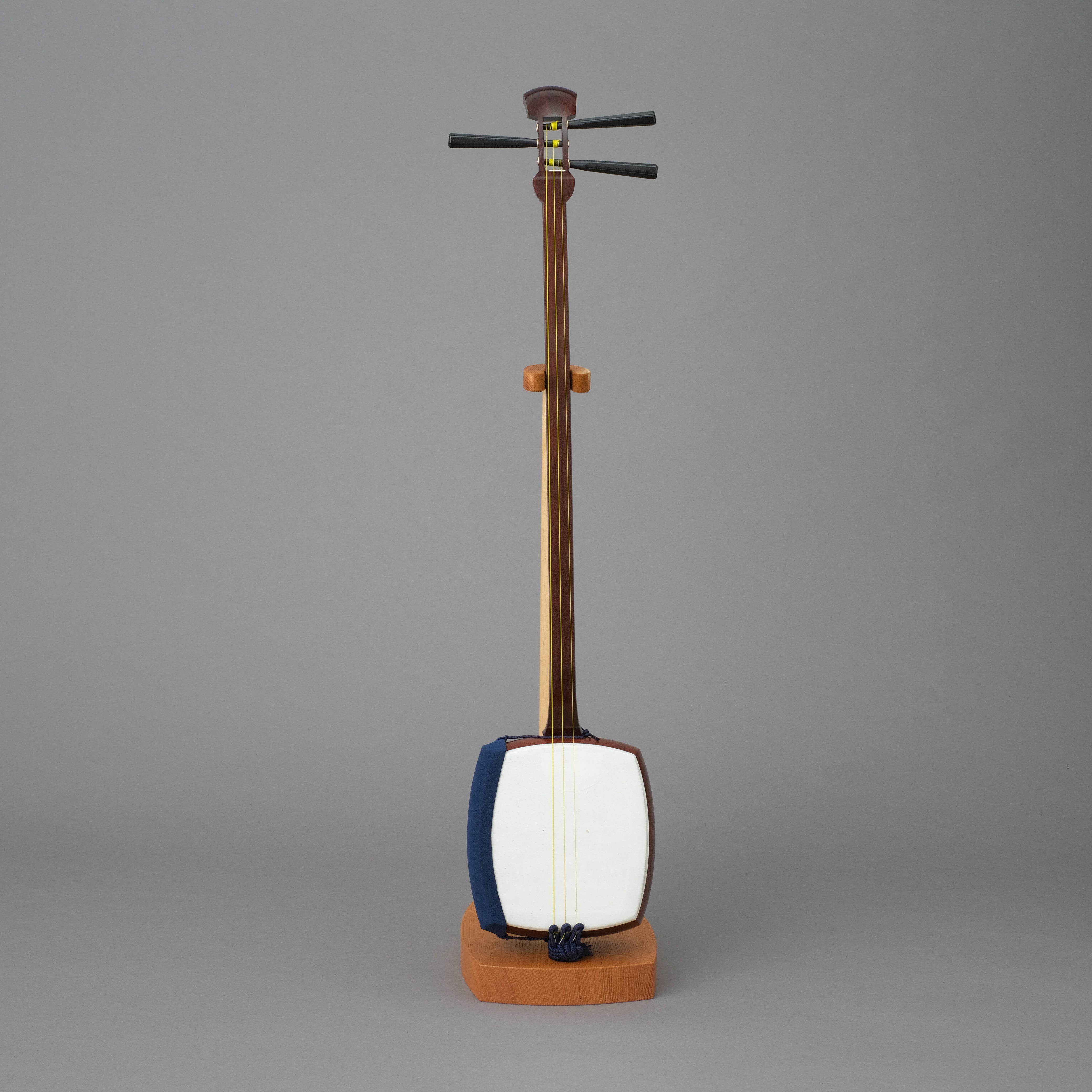 希少】長唄三味線 中棹 紅木 金細 綾杉胴 天然糸巻き 一本溝 希少