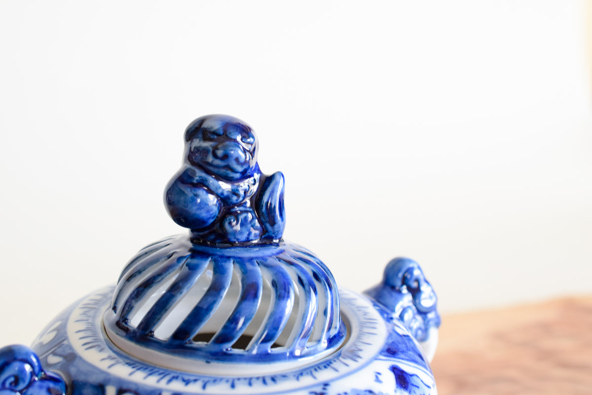 2284 有田焼染付山水香炉