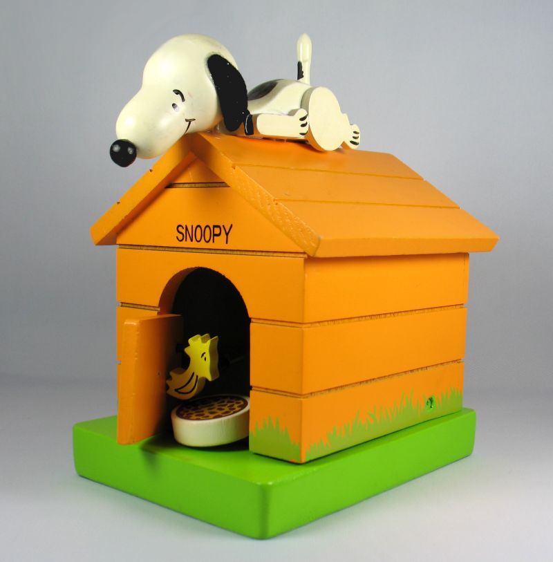 Snoopy And Woodstock Vintage Animated & Musical Doghouse (Plays