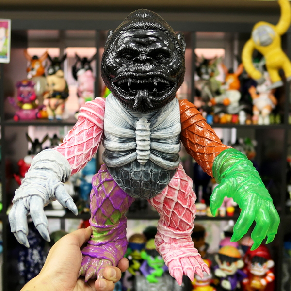 BlackBook Toyがカラフルな最新作「Beast and KONG “Crazy Mixed Parts