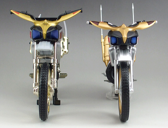 S.H.フィギュアーツ 真骨彫製法 仮面ライダークウガ&トライチェイサー