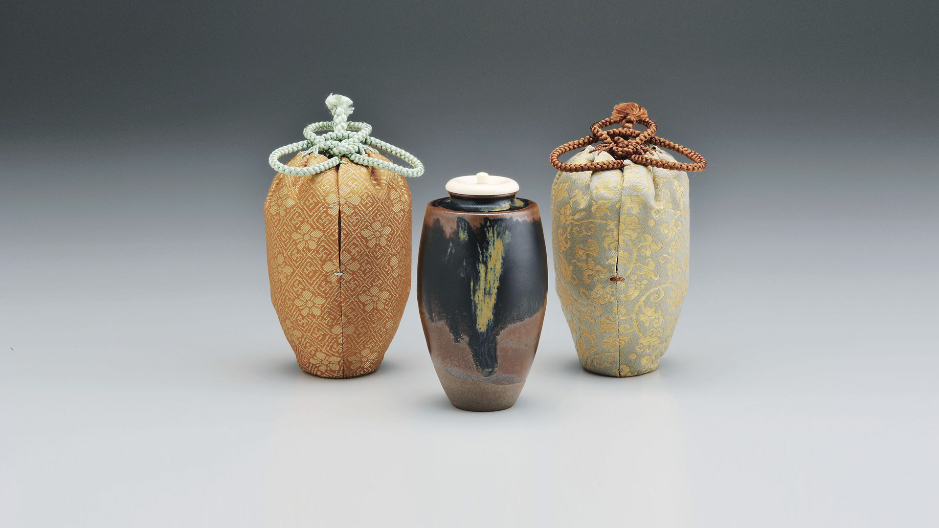 高取焼 鬼丸雪山作 半月水指 塗蓋 茶道具 【公式通販】