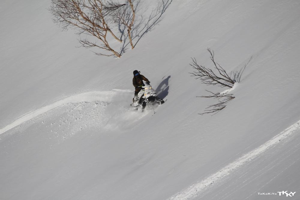 スノーモービル＆トレーラー 2506 ツインパック VNM 1/64 電動スノー