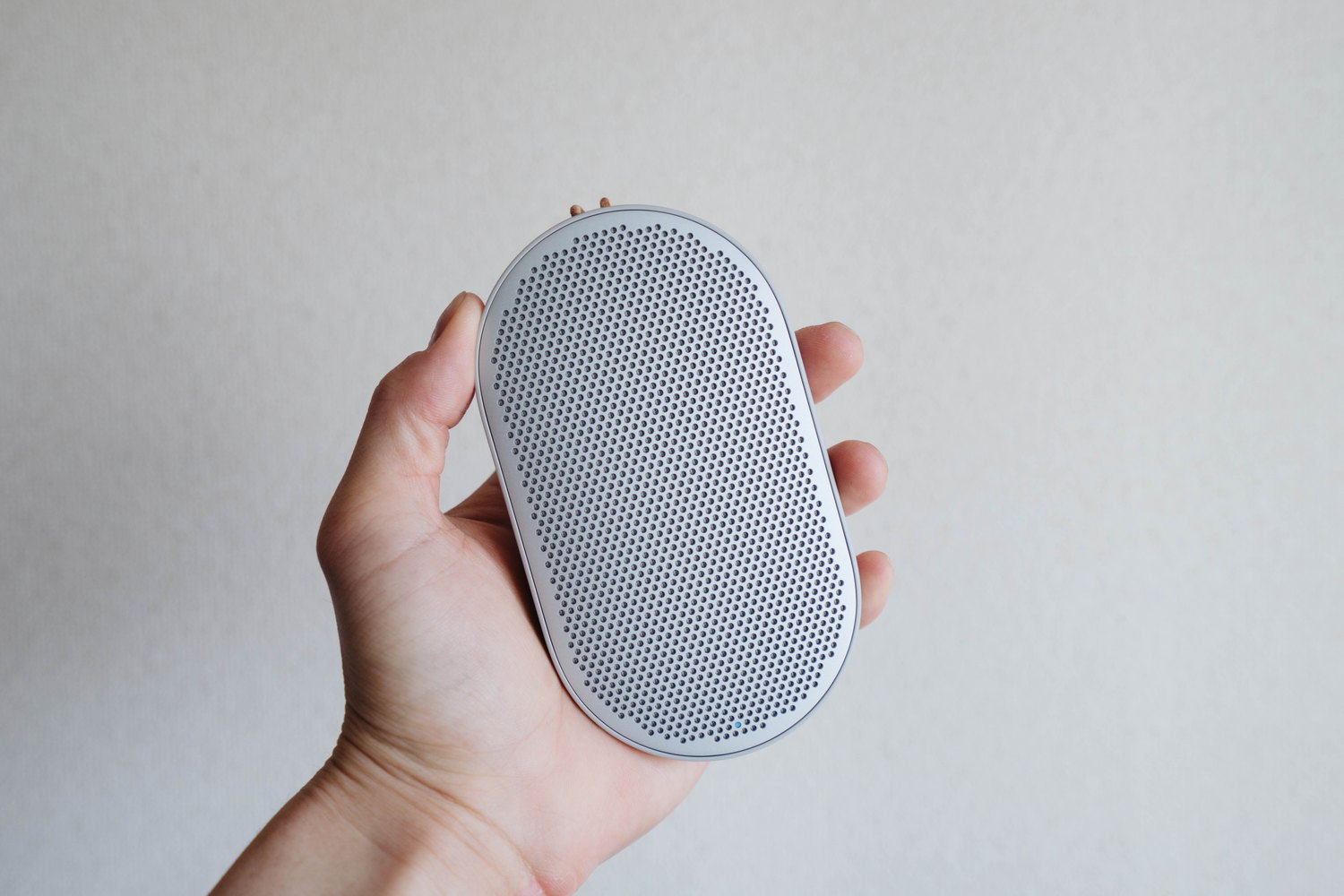 良い音と旅に出よう。小型の Bluetooth スピーカー「Beoplay P2」レビュー