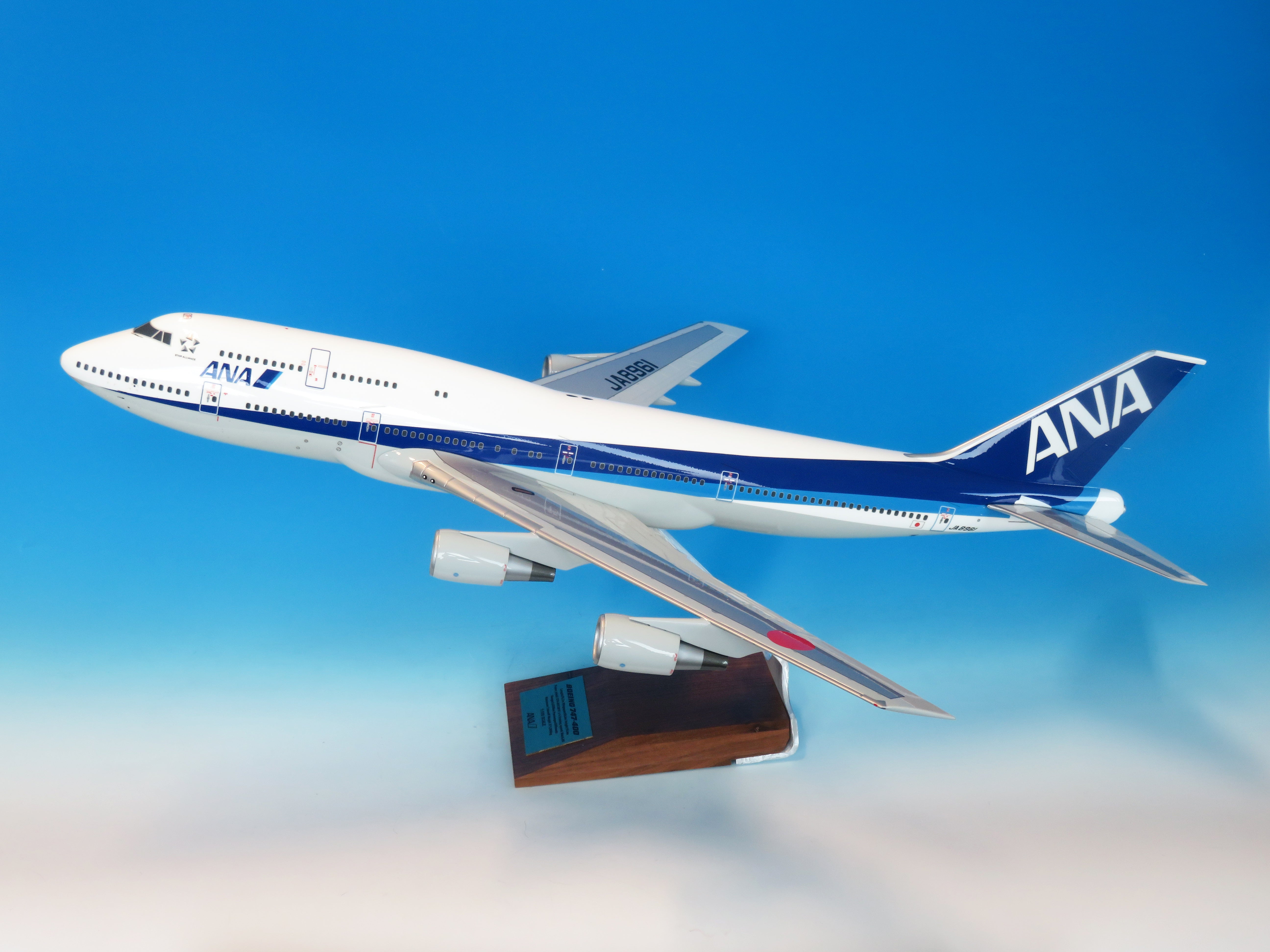 全日空商事 747-400D ANA 全日空 (ギアなし、木製台座プレート付