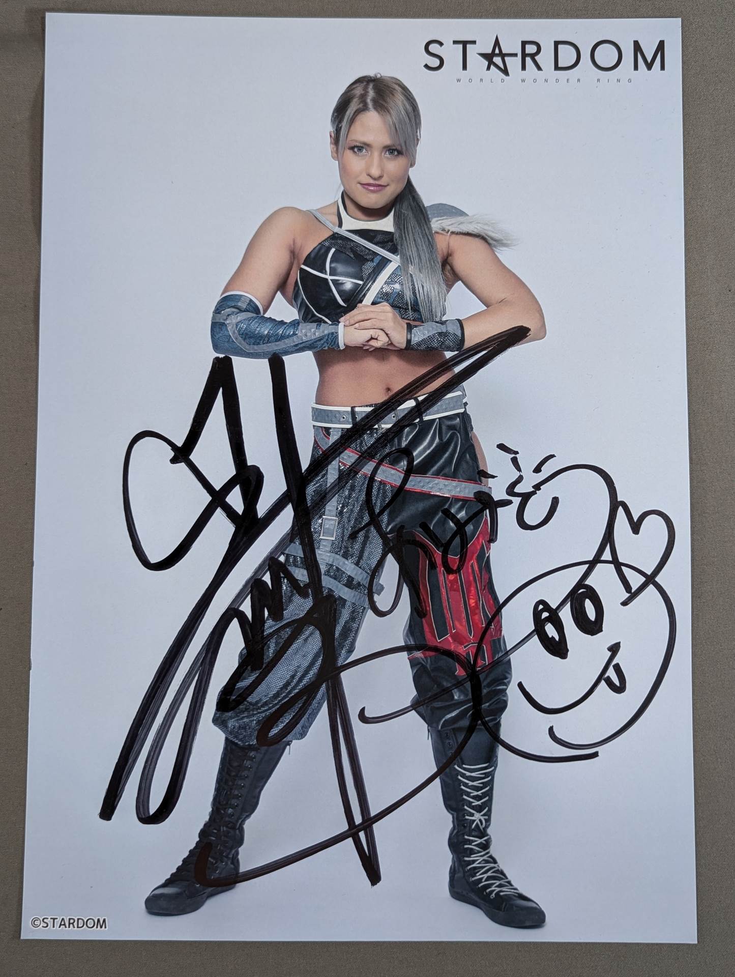 XG_JURIA_直筆サイン入りポスター Amazon.co.jp: 全選手 直筆サイン