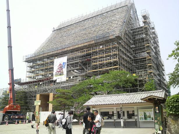 会津 鶴ヶ城 改修前の瓦 会津 鶴ヶ城 改修前の瓦 鶴ヶ城天守閣再建60