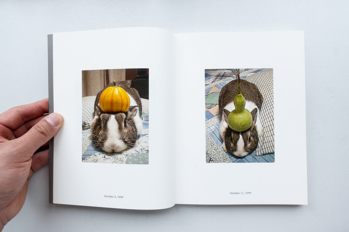 signed) In Almost Every Picture #8 / Erik Kessels, Hironori