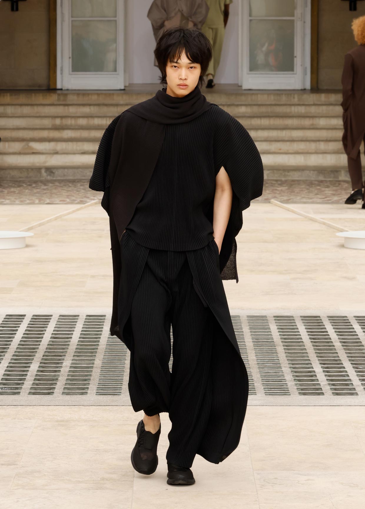 HOMME PLISSÉ ISSEY MIYAKE SPRING SUMMER 2025 COLLECTION 34 – ISSEY