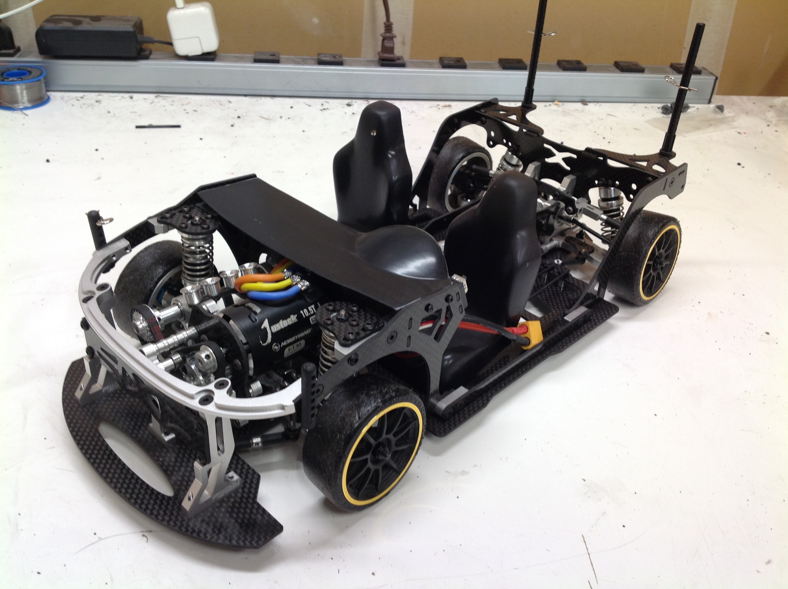 FIJON FJ9 1/10 ドリフトカー 2WD/4WD 1/10 Front Engine Design RC