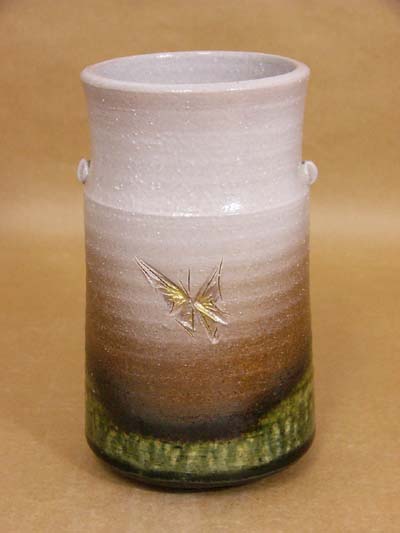 委託販売品紹介～加藤釥作 釉彩蝶文花入