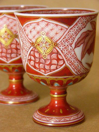 山本芳岳作 九谷赤絵細描桃文馬上杯 対 【器道楽】 九谷焼