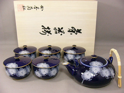 香蘭社 ルリ胡蝶蘭 瑠璃胡蝶蘭 茶器セット蓋付き湯呑5客 急須1 木箱で