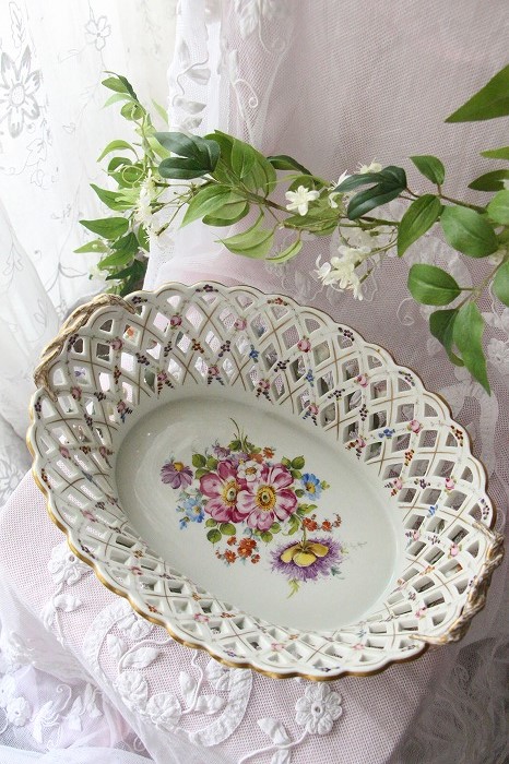 ドレスデン カール・ティーメ工房 磁器のお花のアップリケ 透かしの