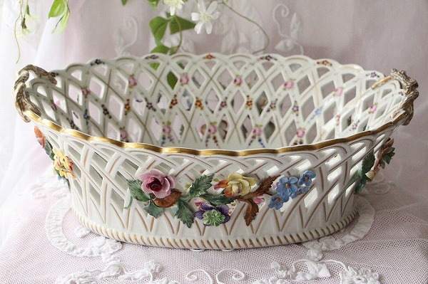 ドレスデン カール・ティーメ工房 磁器のお花のアップリケ 透かしの