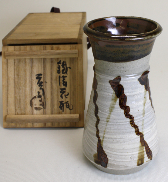 濱田庄司(浜田庄司) 白釉鐵絵扁壷 共箱 人間国宝 益子焼 美品 黍花文