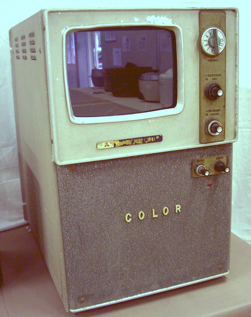 70年代カラーテレビ携帯テレビ 70年代カラーテレビ携帯テレビ