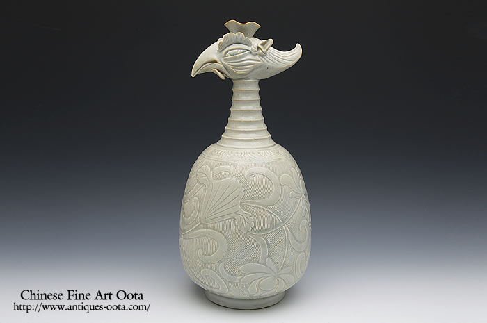 中国官窯白磁陽刻鳳凰唐草文鳳首瓶VR7679