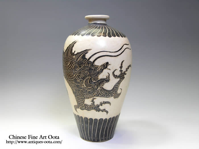 中国 磁州窯 白掻落 双雲龍文瓶 C R3527B