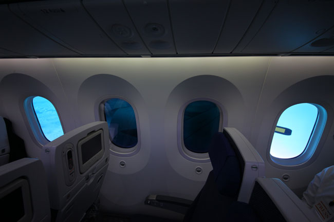 asahi.com （朝日新聞社）：窓の色は窓下のボタンで5段階に調整が可能