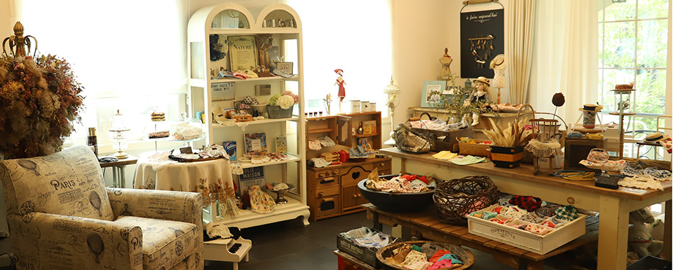 アトリエgg 秋の図書館