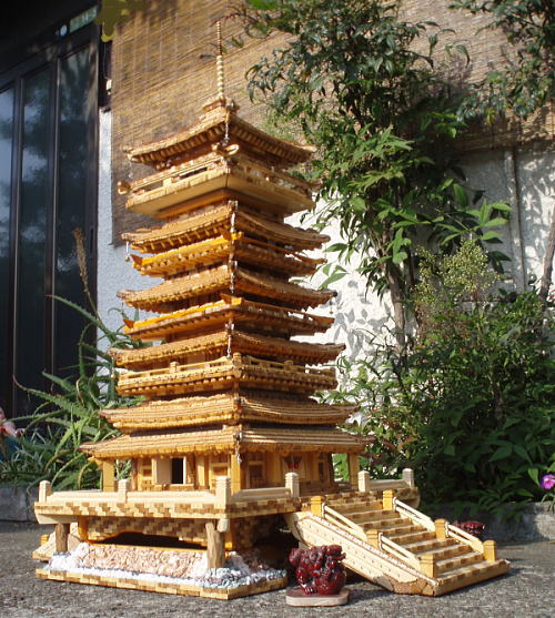 比嘉賢輝 爪楊枝のミニチュア建物