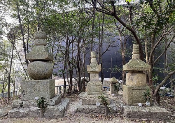 池尻の石造五輪塔、石造宝篋印塔、石造宝塔/県指定文化財／加古川市