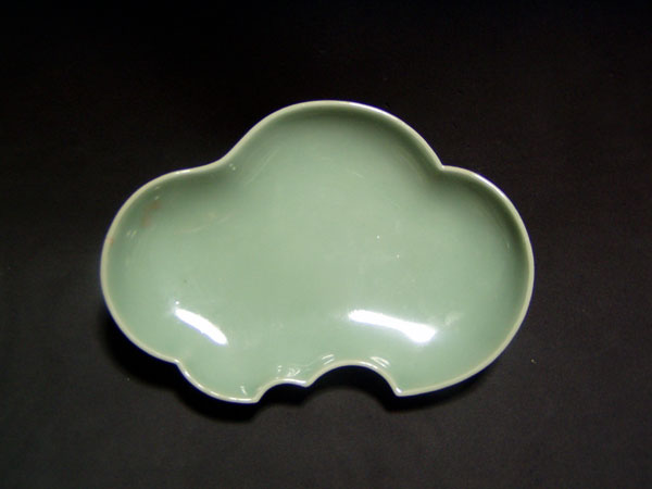 後期鍋島青磁 蝶形陽刻変形皿 平向付 後期鍋島青磁 蝶形陽刻変形皿 平