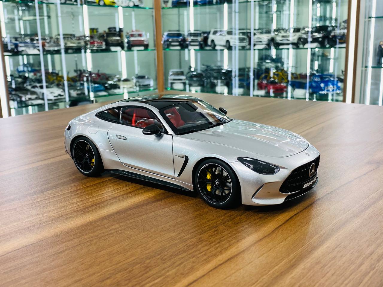 1/18 Diecast Norev (Dealer Edition) Mercedes-AMG GT 63 High-tech