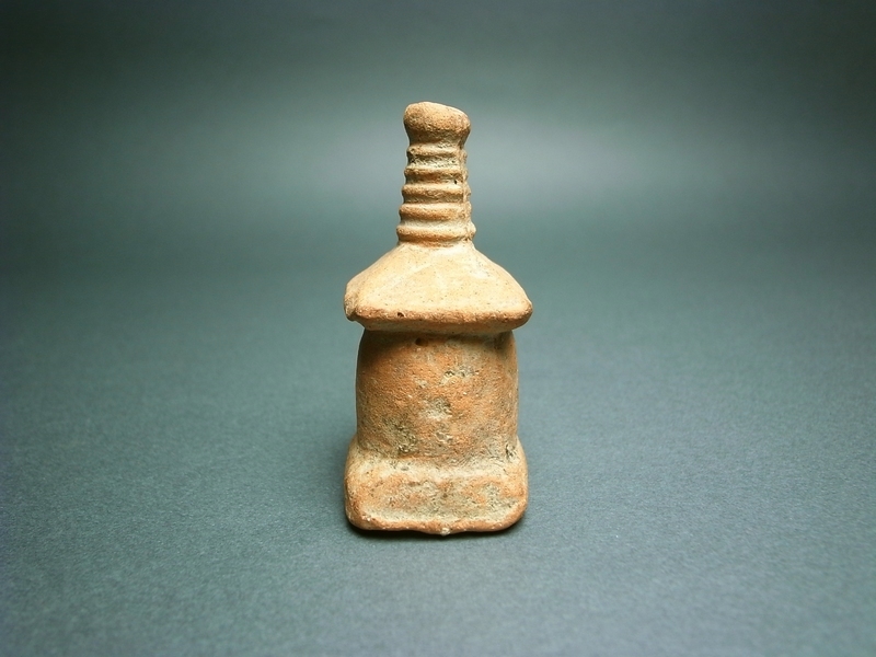 長谷雄堂 - 箸尾出土 方形泥宝塔 | 古美術品専門サイト fufufufu.com