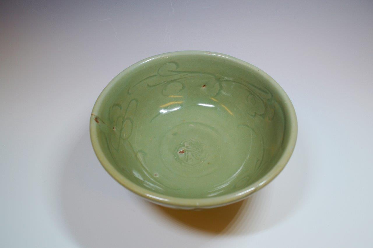 昇龍洞】龍泉窯貼亀形紋馬上盃（明時代） 昇龍洞】龍泉窯