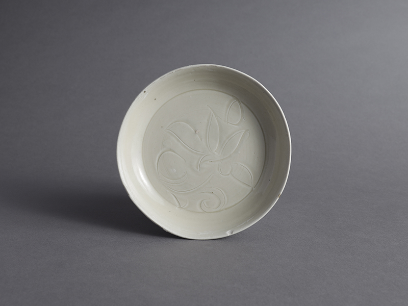 宋時代 定窯 白磁花文覆輪平茶碗 宋 宋時代 定窯 白磁花文覆輪平茶碗